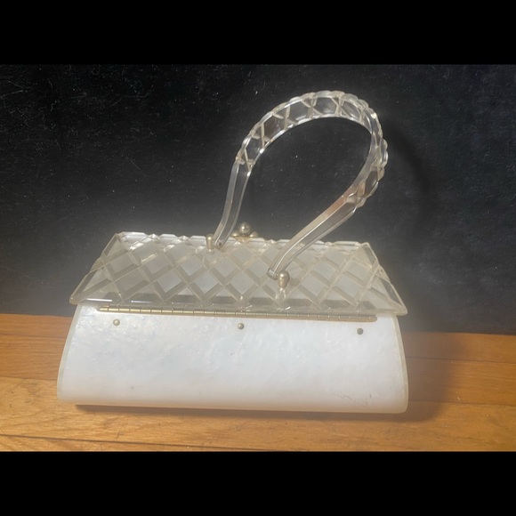 Vtg. Lucite Pearl Bevelled handbag Circa 1953 - Picture 8 of 9